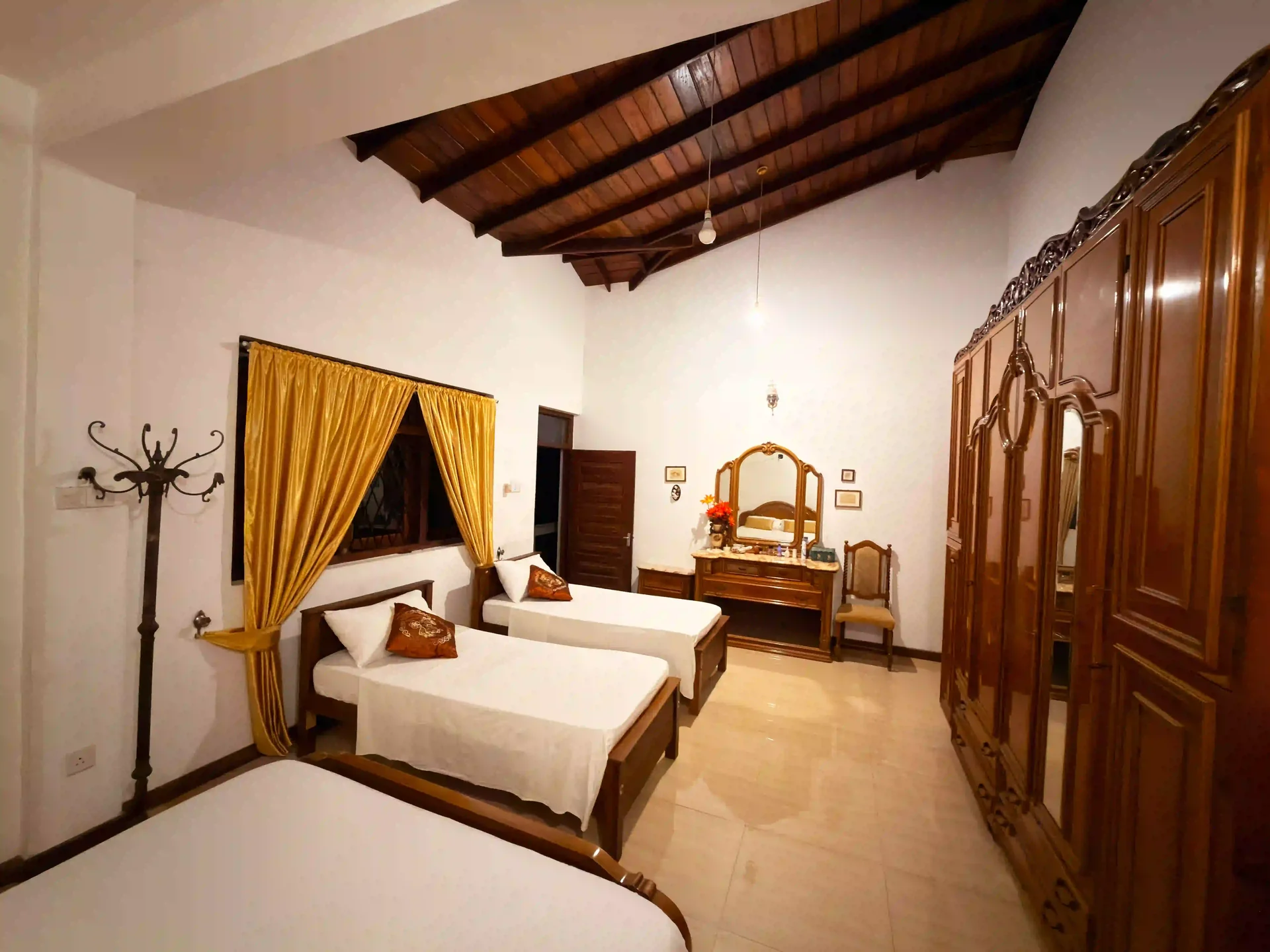 Apartment 02 - Family Suite Queen Beds